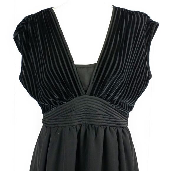 Gabby Skye Black Sleeveless Deep V Neck Velour Detail High-Low LBD Dress 4 NWT - Picture 2 of 12